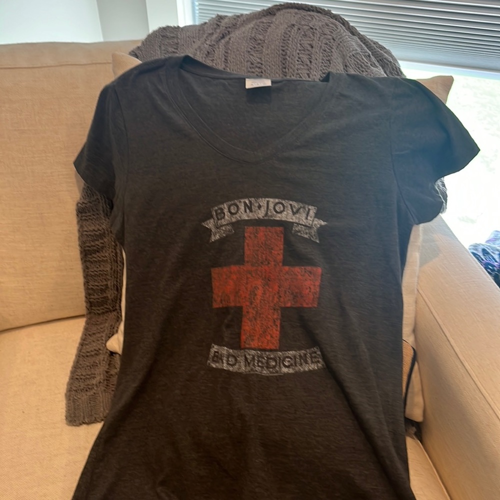 Bob Jovi T-shirt. Size small.